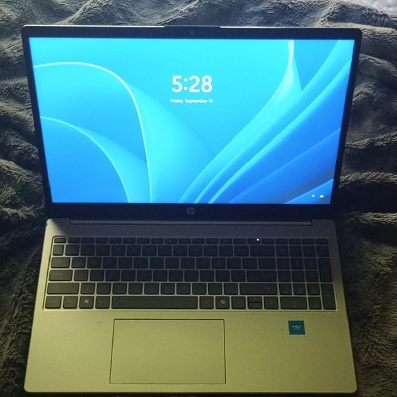 HP Gold Laptop - Picture 3 of 3